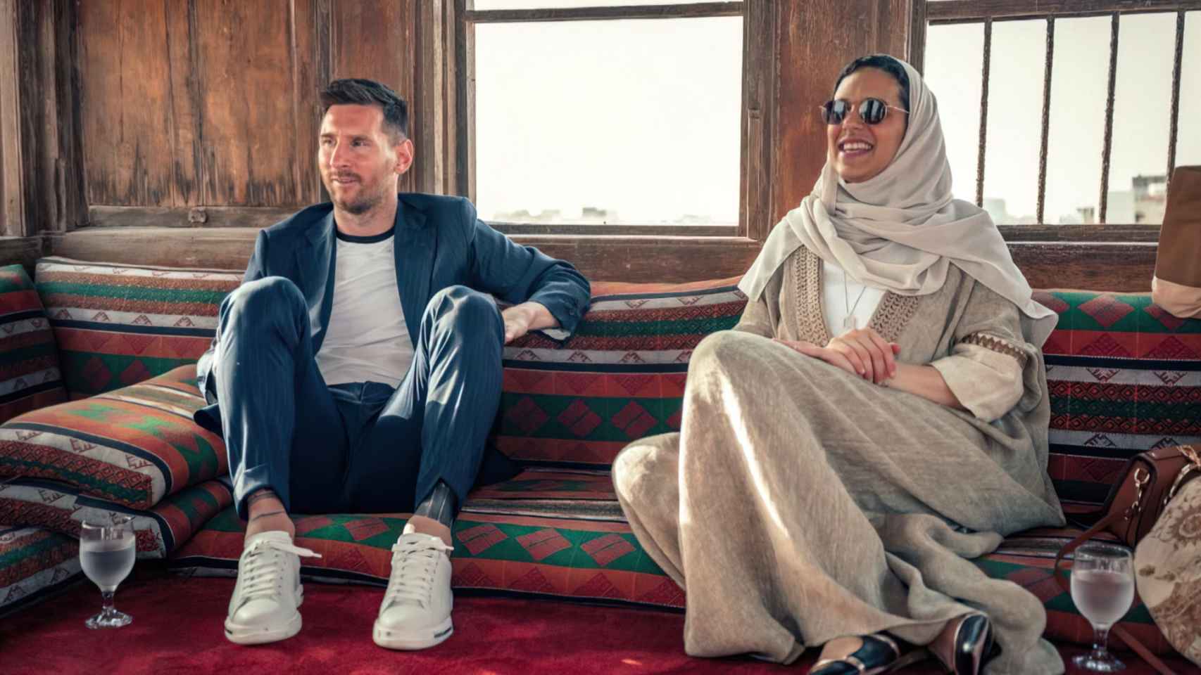 Leo Messi junto a la princesa Haifa Mohammed Al-Saud, en Jeddah este miércoles 11 de mayo.