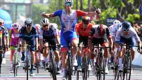 Arnaud Demare celebra una victoria de etapa en el Giro de Italia 2022