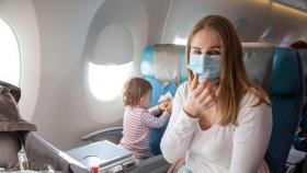 Mascarilla en el interior del avión.