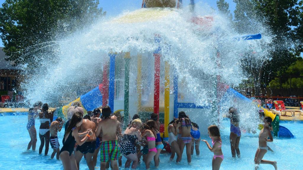 Niños en el parque Aqua Natura.