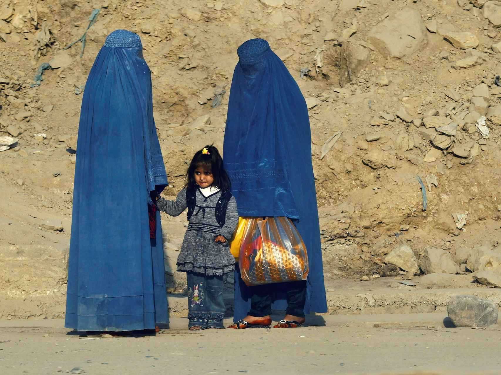 Dos mujeres con burka en Kabul.