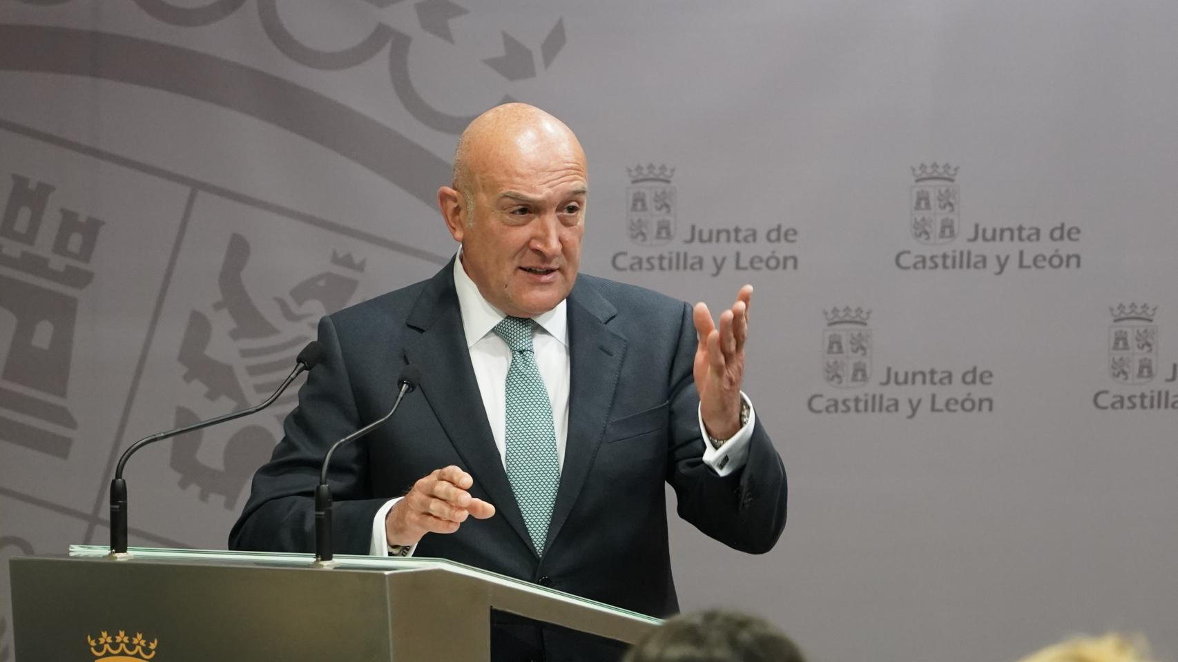 El consejero de la Presidencia, Jesús Julio Carnero, durante una rueda de prensa.