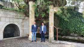 Eloy Ruiz visita San Pedro del Valle acompañado por el alcalde