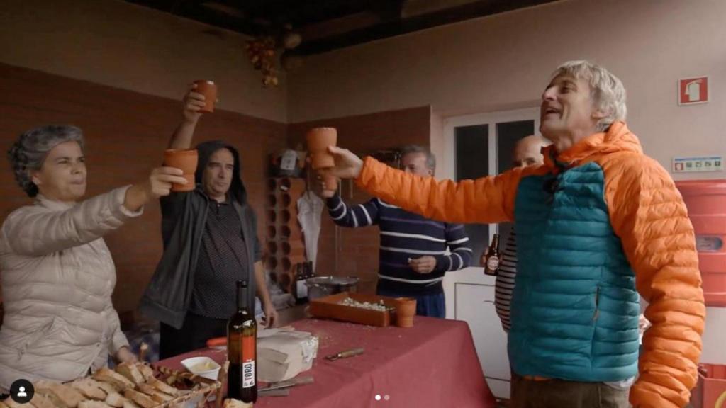 Jesús Calleja brinda con tinto de Toro en Madeira