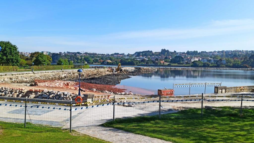 Imagen de archivo de las obras de dragado en la ría de O Burgo, en Culleredo (A Coruña).