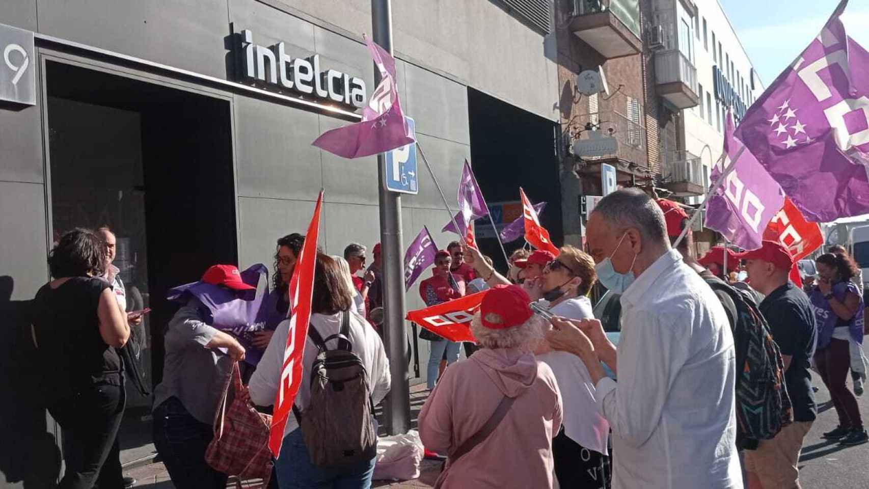 Concentración en Madrid en la primera huelga de 24 horas convocada por UGT y CCOO por un convenio colectivo digno.