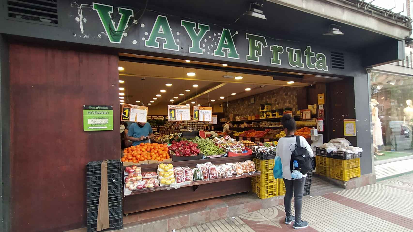 La mayoría de fruterías compran la fruta en Mercamadrid. En la imagen, la frutería de la cadena Don Fruta, una de las excepciones.