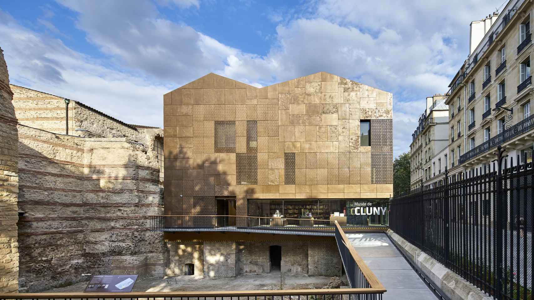 La arquitectura contemporánea de Bernard Desmoulin se fusiona con los edificios históricos del Museo de Cluny. Foto: © M. Denancé/Museo de Cluny