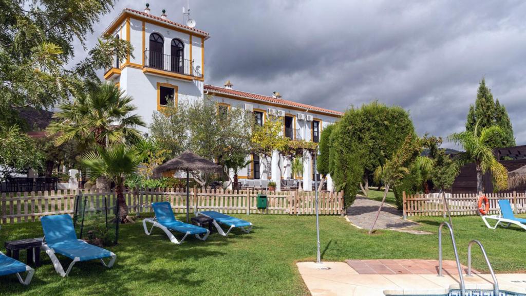 El Hotel Cerro de Hijar de Tolox se encuentra en pleno Valle del Guadalhorce.