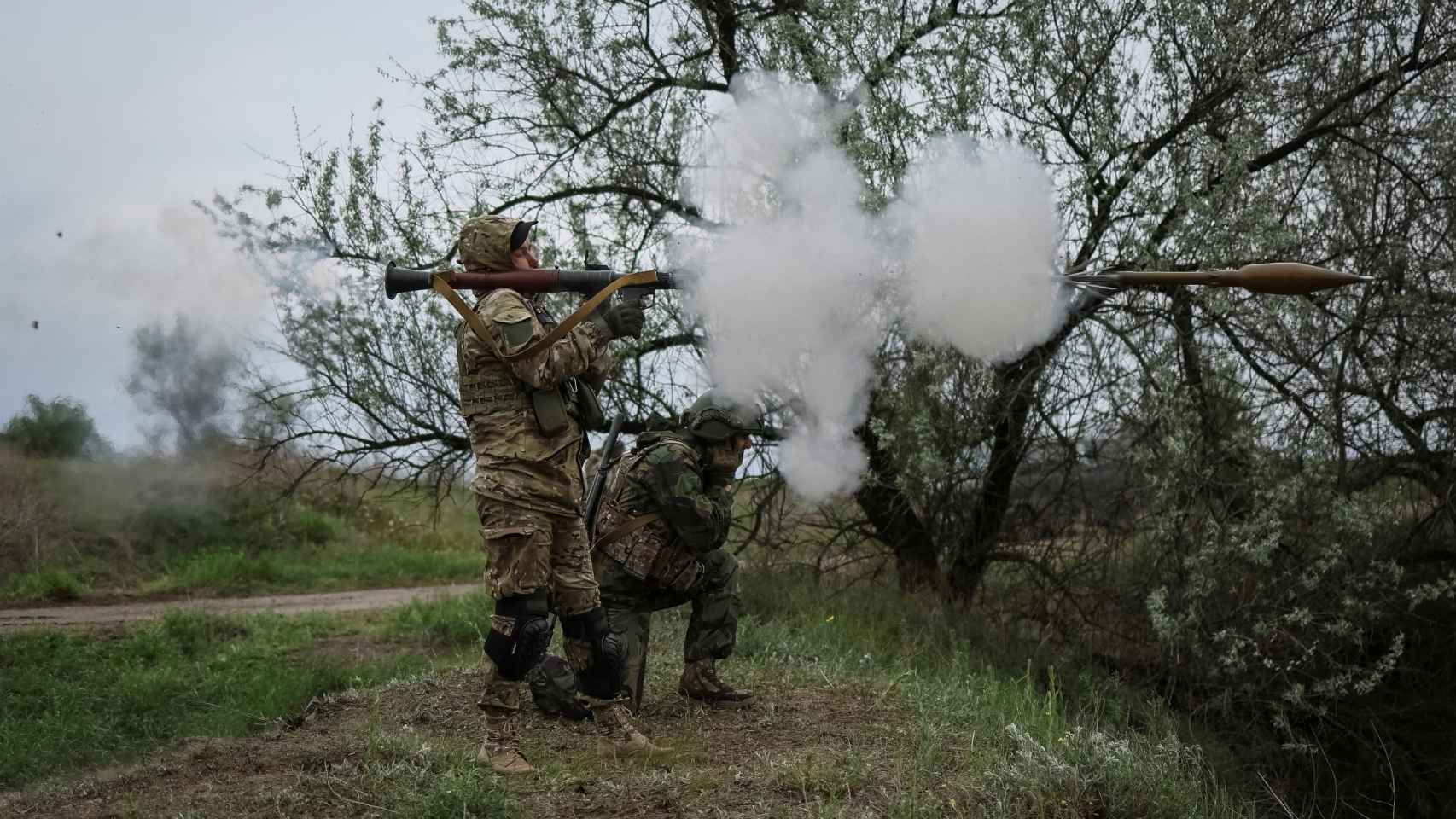 Soldados ucranianos durante maniobras militares.