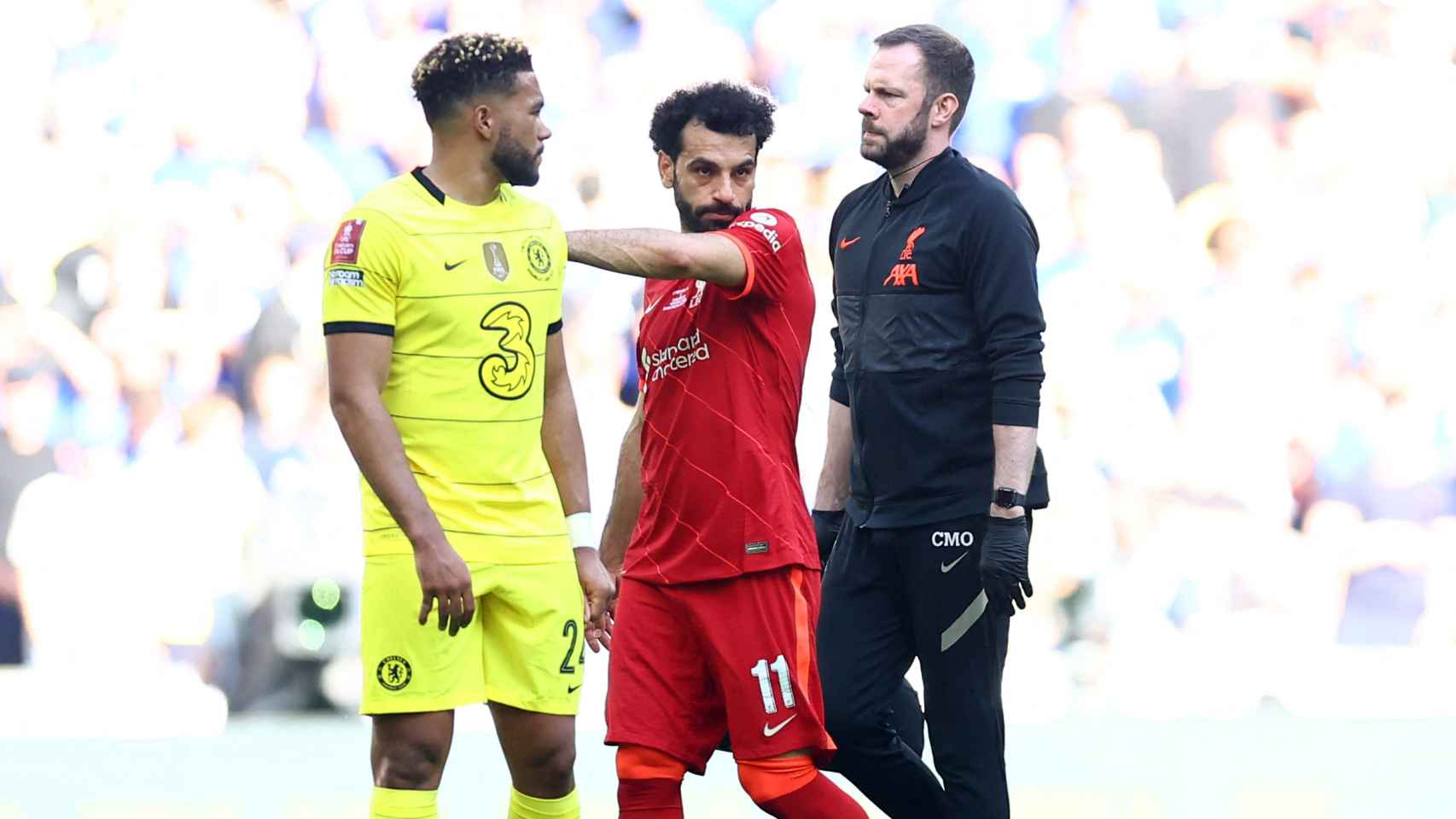Mohamed Salah se retira lesionado de la final de la FA Cup contra el Chelsea