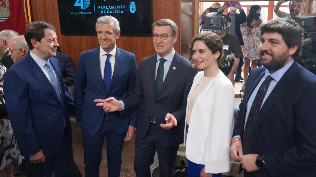 Isabel Díaz Ayuso en la toma de posesión como presidente de Alfonso Rueda en el Parlamento de Galicia.