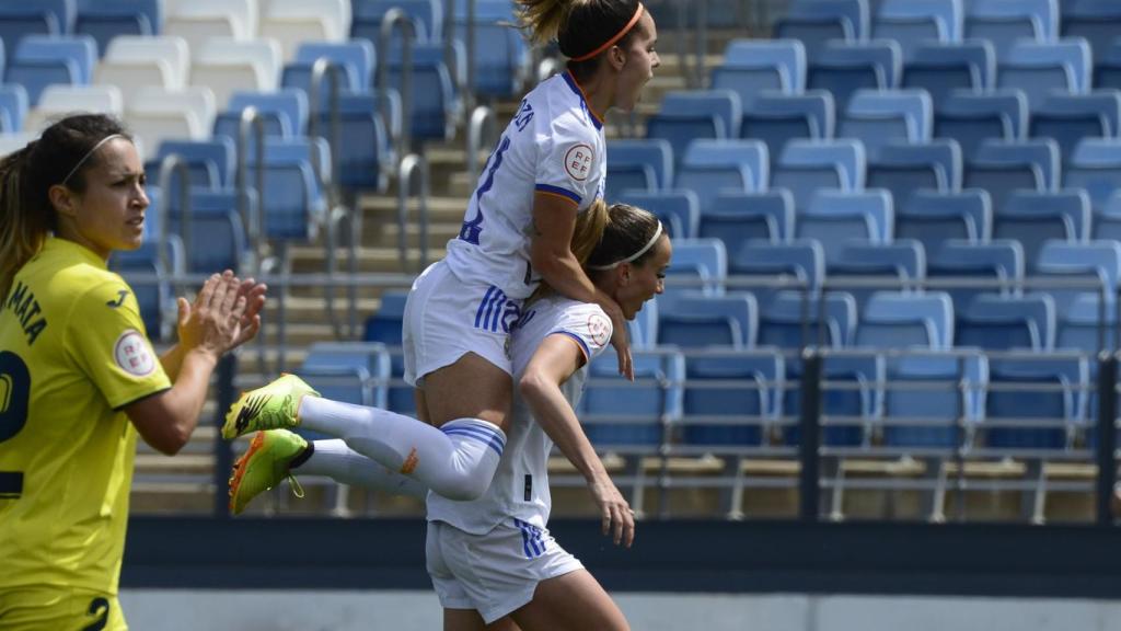 Claudia Zornoza celebra el gol de penalti de Kosovare Asllani