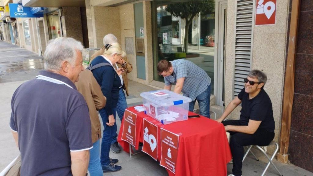 Mesa de votación de la consulta.