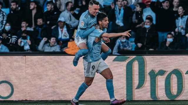 Nolito celebra un gol con Iago Aspas.