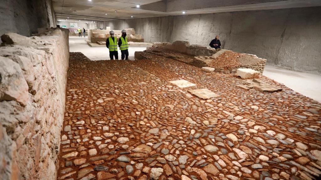 Restos de una antigua calle, también desenterrada en los trabajos del Metro de Málaga.