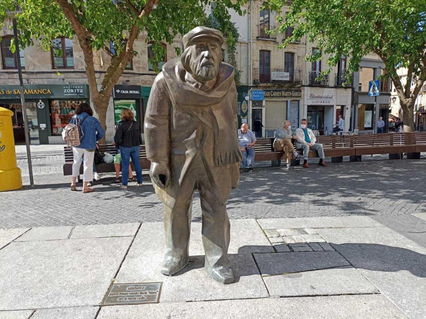 Monumento a Adares, obra de Agustín Casillas, situado en la plaza del Corrillo de Salamanca