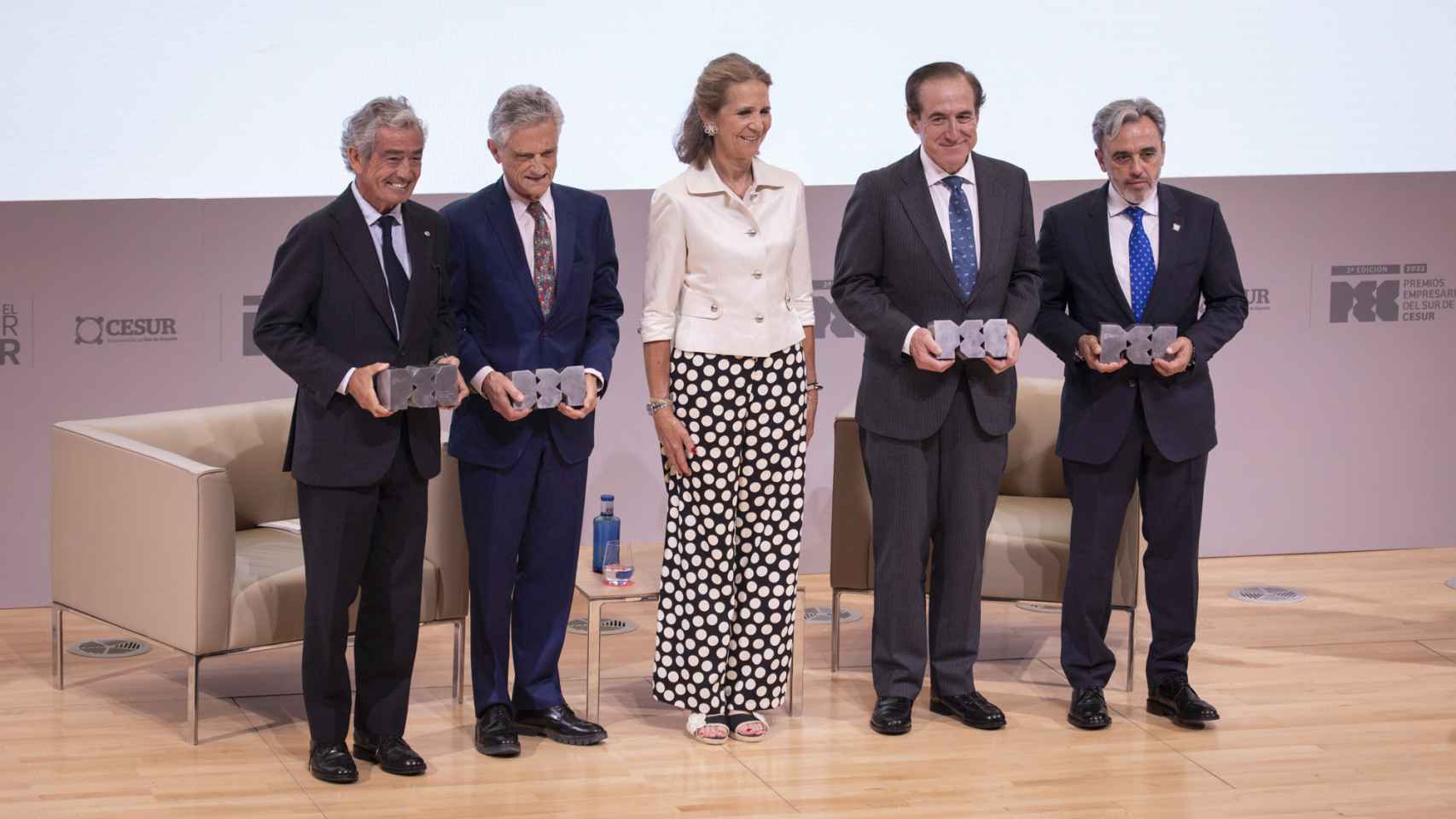 De izqda. a dcha.: José María Pacheco, Luis Rojas Marcos, Elena de Borbón, Antonio Huertas y  Manuel Contreras