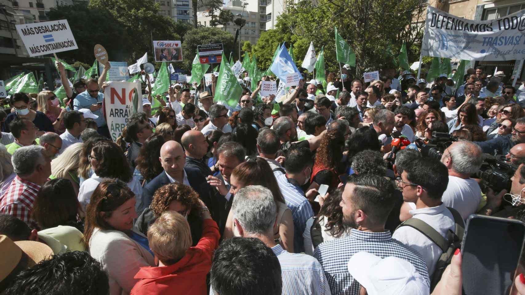 Manifestación Alicante trasvase Tajo-Segura, Carlos Mazón, Fernando López Miras, Luis Barcala