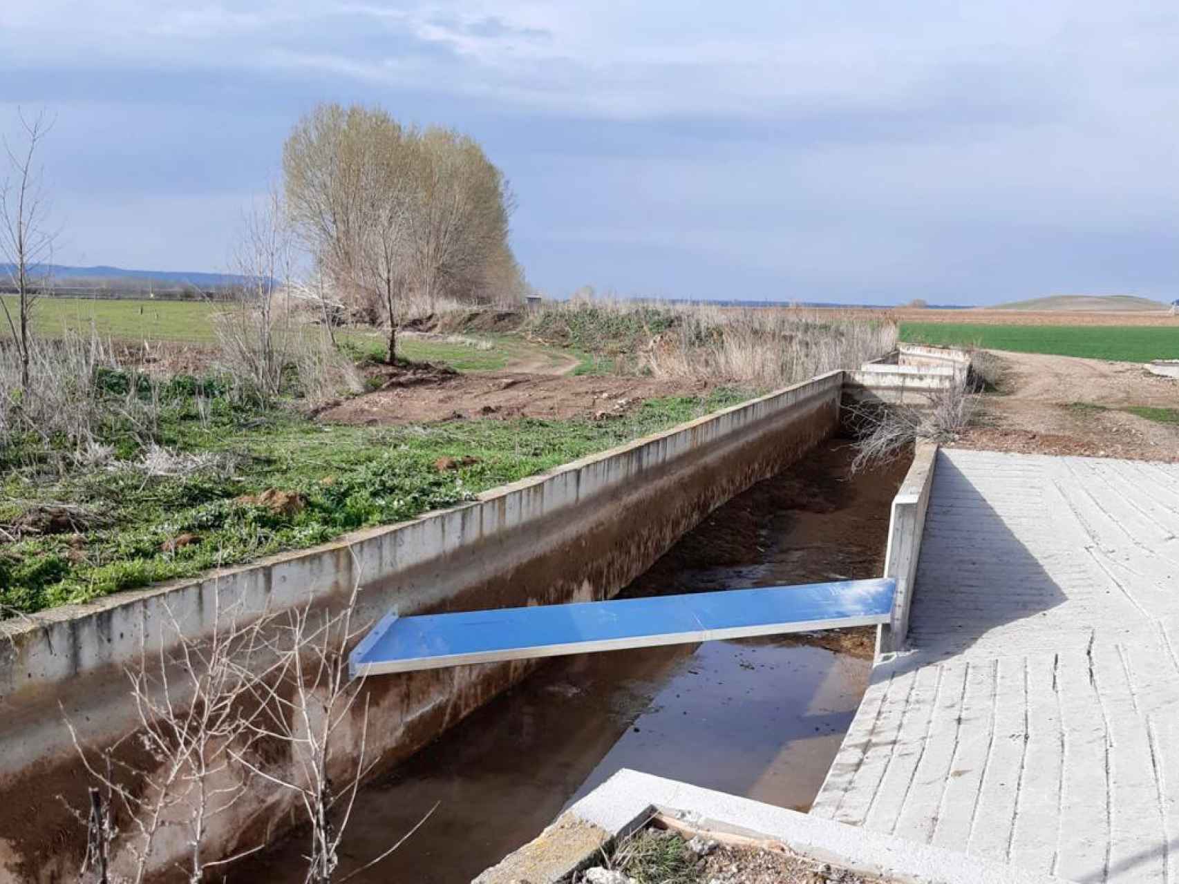 Imagen de la rampa en el canal de Villalaco, Palencia.