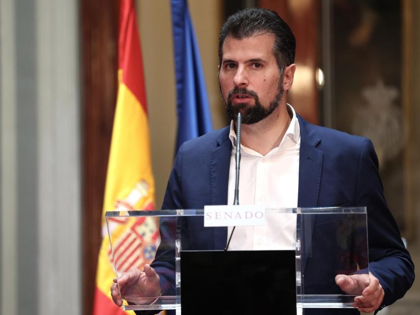 Luis Tudanca tras la reunión con los senadores de la Comunidad.