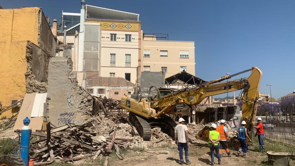 Trabajos de demolición para la ampliación del Albéniz, en Málaga.