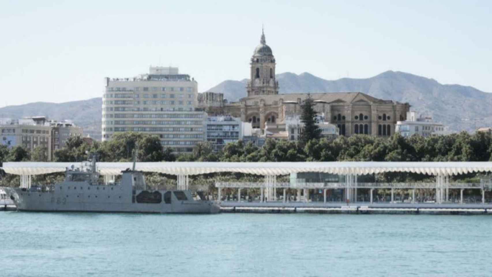 Infografía de la Catedral de Málaga con el nuevo tejado a dos aguas, vista desde el puerto.