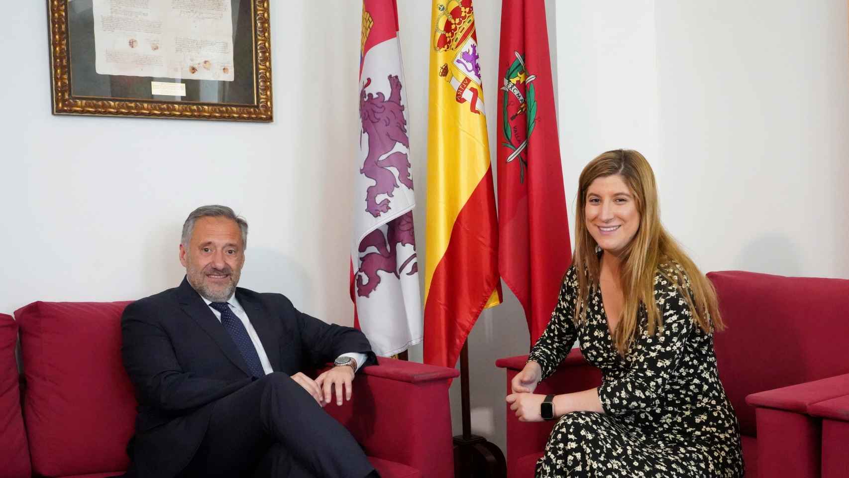 El presidente de la Cortes de Castilla y León, Carlos Pollán, mantiene un encuentro con la delegada territorial de la Junta, Raquel Alonso, en la Delegación Territorial