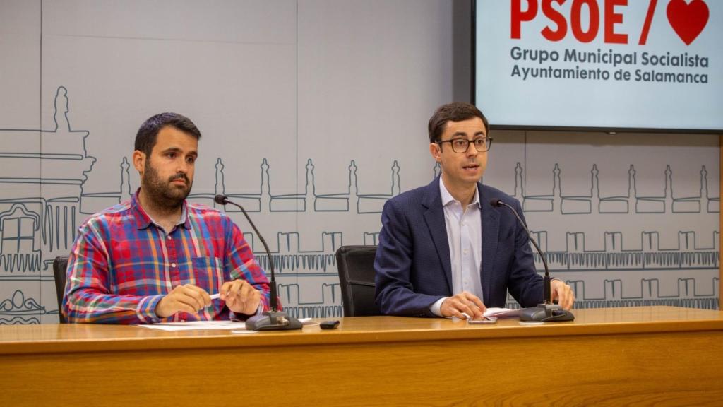 Los concejales socialistas Álvaro Antolín y José Luis Mateos