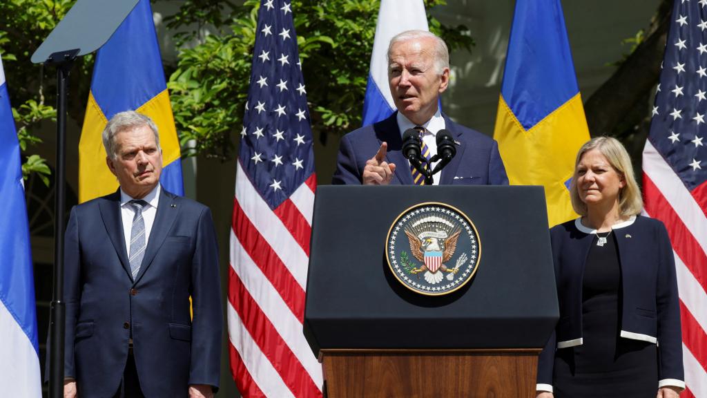 Biden junto al presidente finlandés y la primera ministra sueca, el pasado 19 de mayo en la Casa Blanca.
