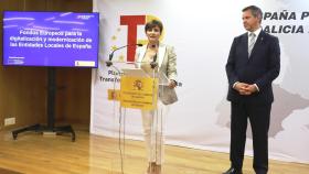La ministra y portavoz del Ejecutivo, Isabel Rodríguez, junto al delegado del Gobierno en Galicia, José Miñones.