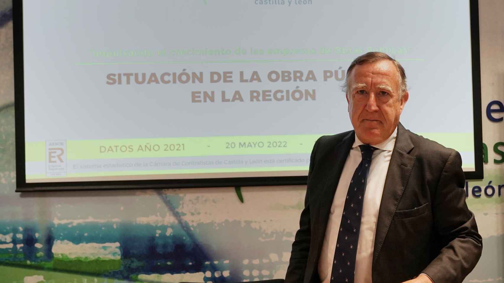 El presidente de la Cámara de Contratistas de Castilla y León, Enrique Pascual Gómez, presenta el balance de la licitación de obra oficial en CyL durante 2021 y las previsiones para 2022
