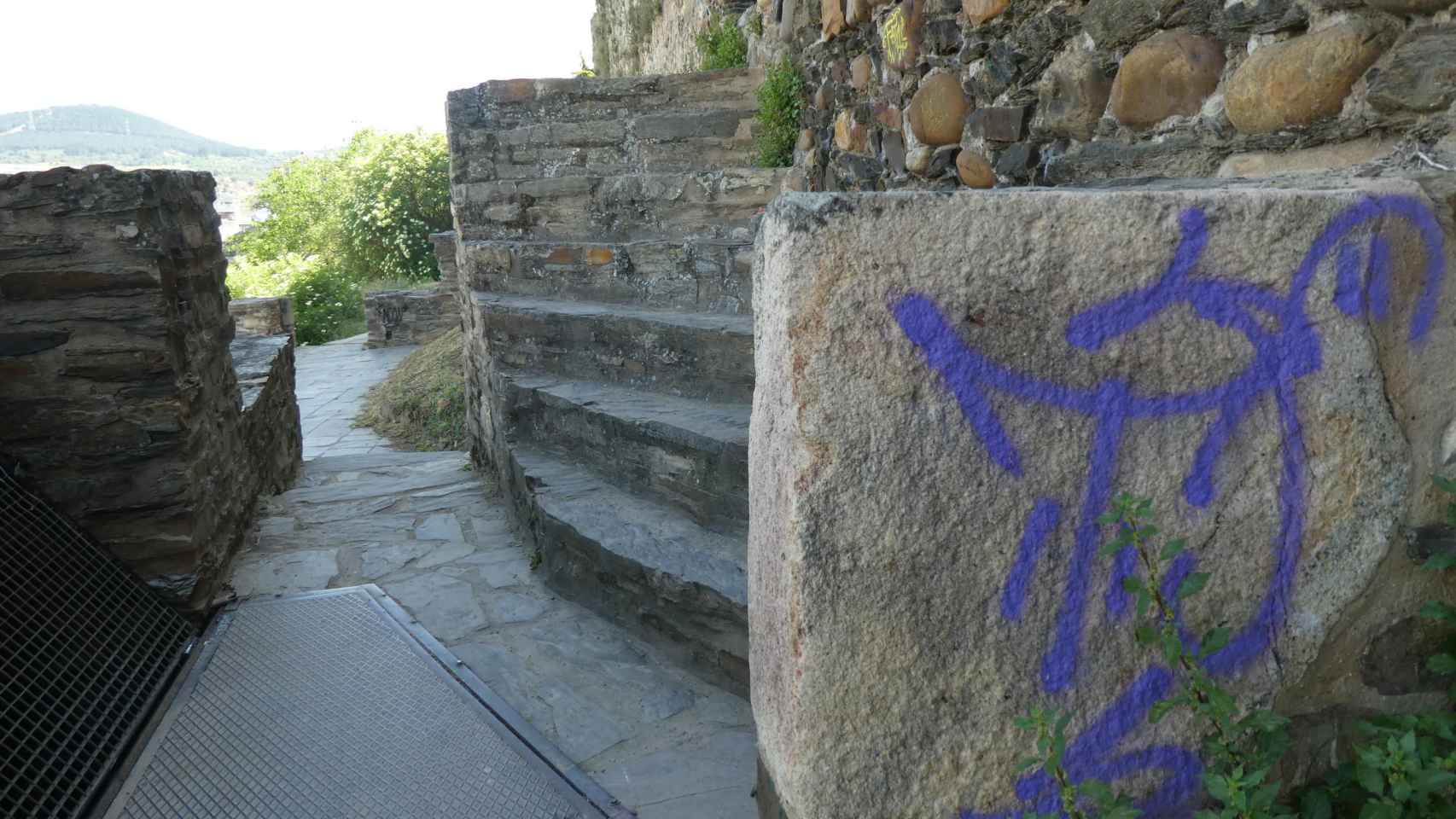 Pintadas en el castillo de Ponferrada