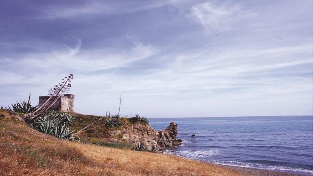 Casares mantiene un puntito de playa salvaje.