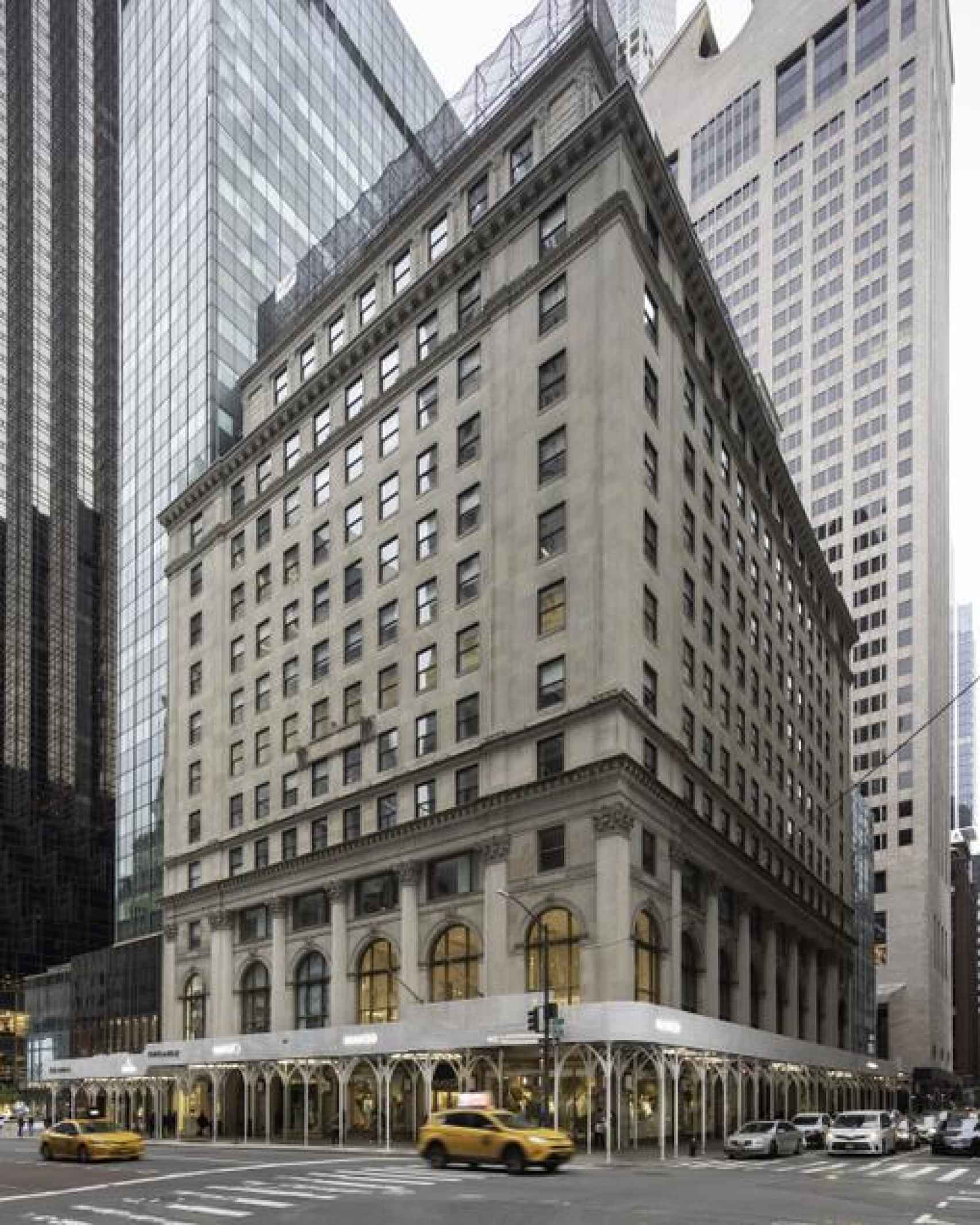 Fachada del edificio Grand Dame de Nueva York que alberga la nueva tienda de Mango.