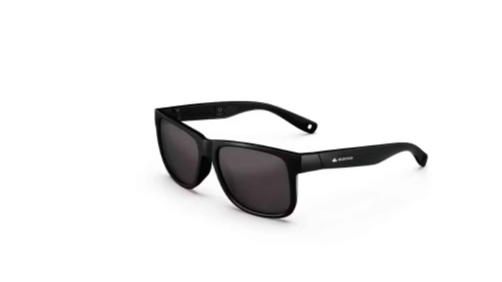 El modelo negro de las nuevas gafas de senderismo de Decathlon.