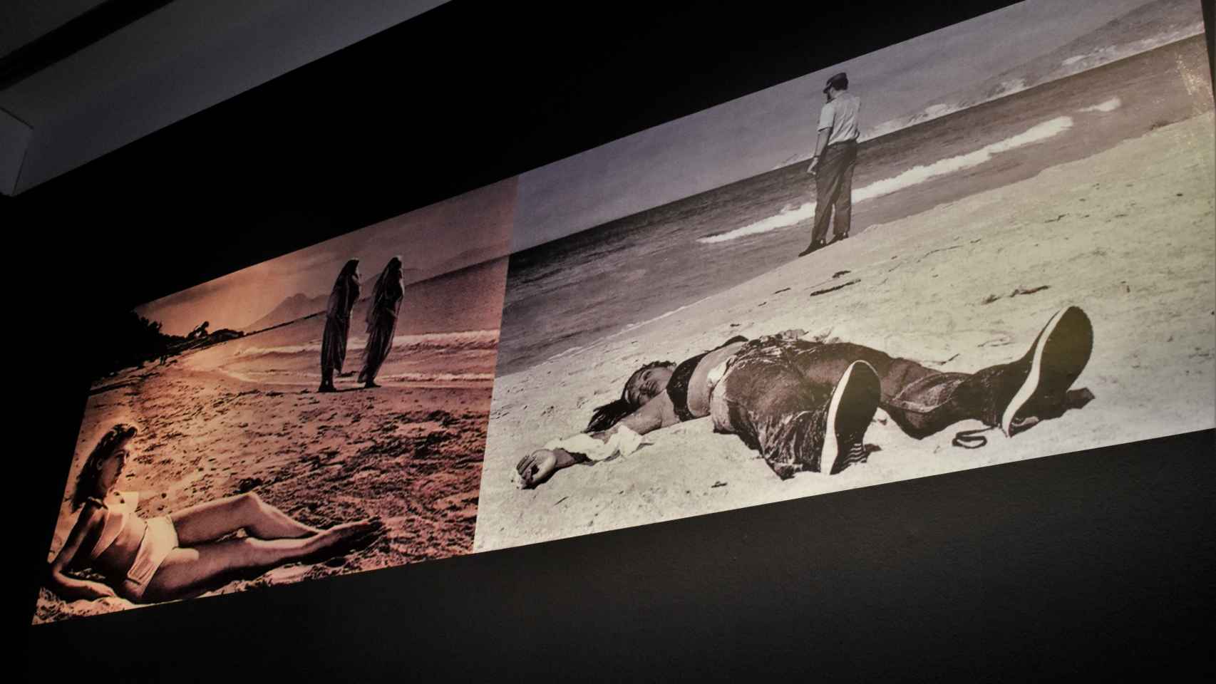 La exposición enfrenta constantemente imágenes: el turismo  idílico versus una refugiada ahogada.