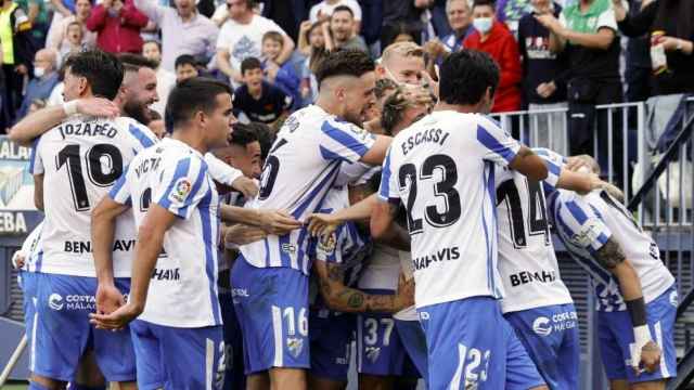 Los jugadores del Málaga CF celebran un gol en La Rosaleda