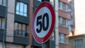 señal 50 carretera velocidad