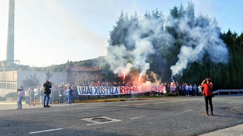 Manifestación frente a la refinería de Repsol en A Coruña para pedir ‘Xustiza para Unai’.