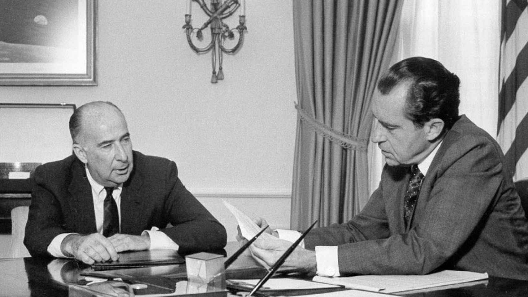 John Mitchell (izquierda) y Richard Nixon (derecha).