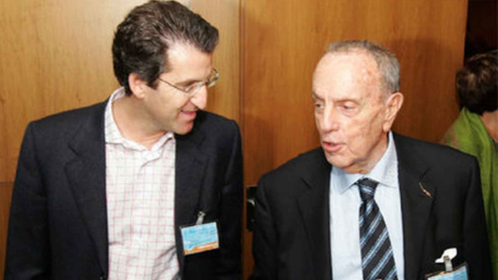 El presidente del PP, Alberto Núñez Feijóo, junto al expresidente de Galicia, Manuel Fraga.