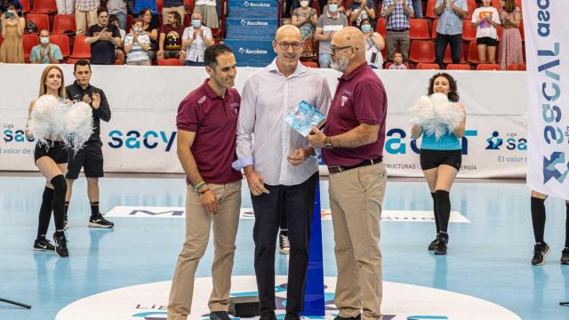 Fernando Bolea recibe el cariño de Huerta del Rey.