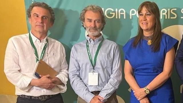 Fernando Simón, junto a la consejera de Sanidad de Aragón, Sira Repollés