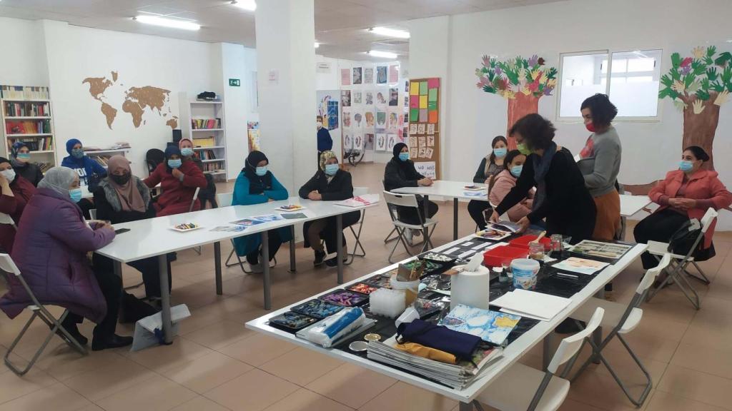 Un grupo de mujeres en los talleres para la mejora del empleo.