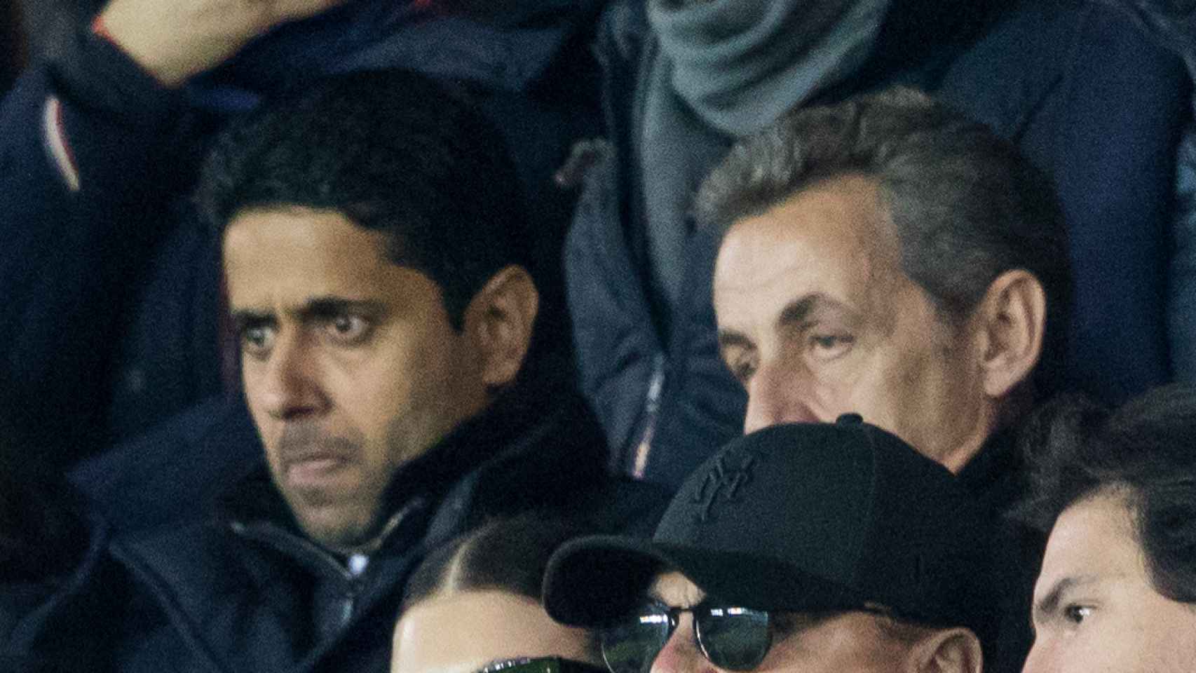 Nasser Al Khelaifi junto a Nicolas Sarkozy durante un partido del PSG.