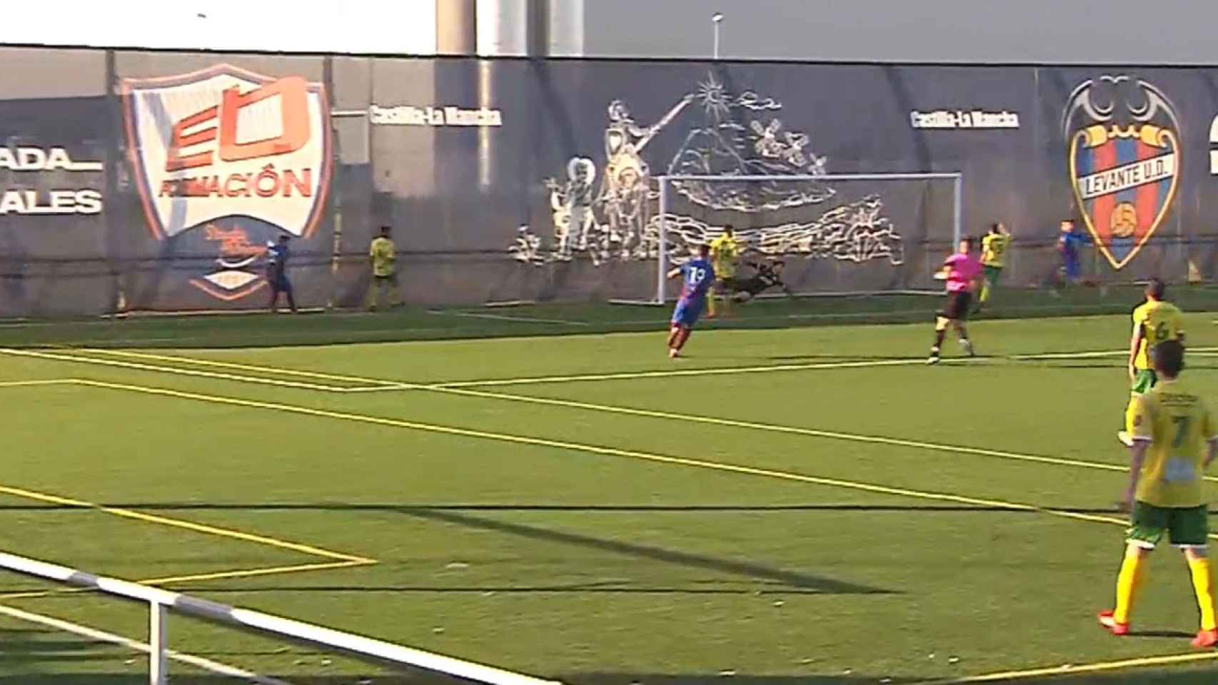 Primer gol del Cazalegas. Foto: CMMPlay.