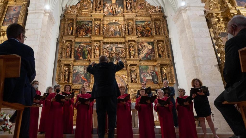 Inauguración del Retablo Mayor de Fuentelaencina. Foto: Adrián Loej.