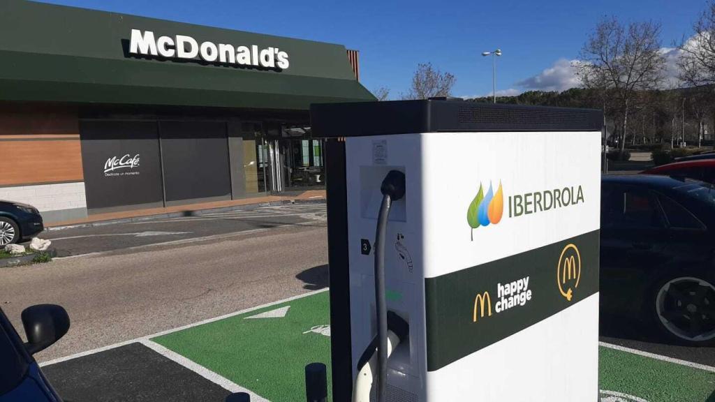 Cargador de Iberdrola en McDonald´s.