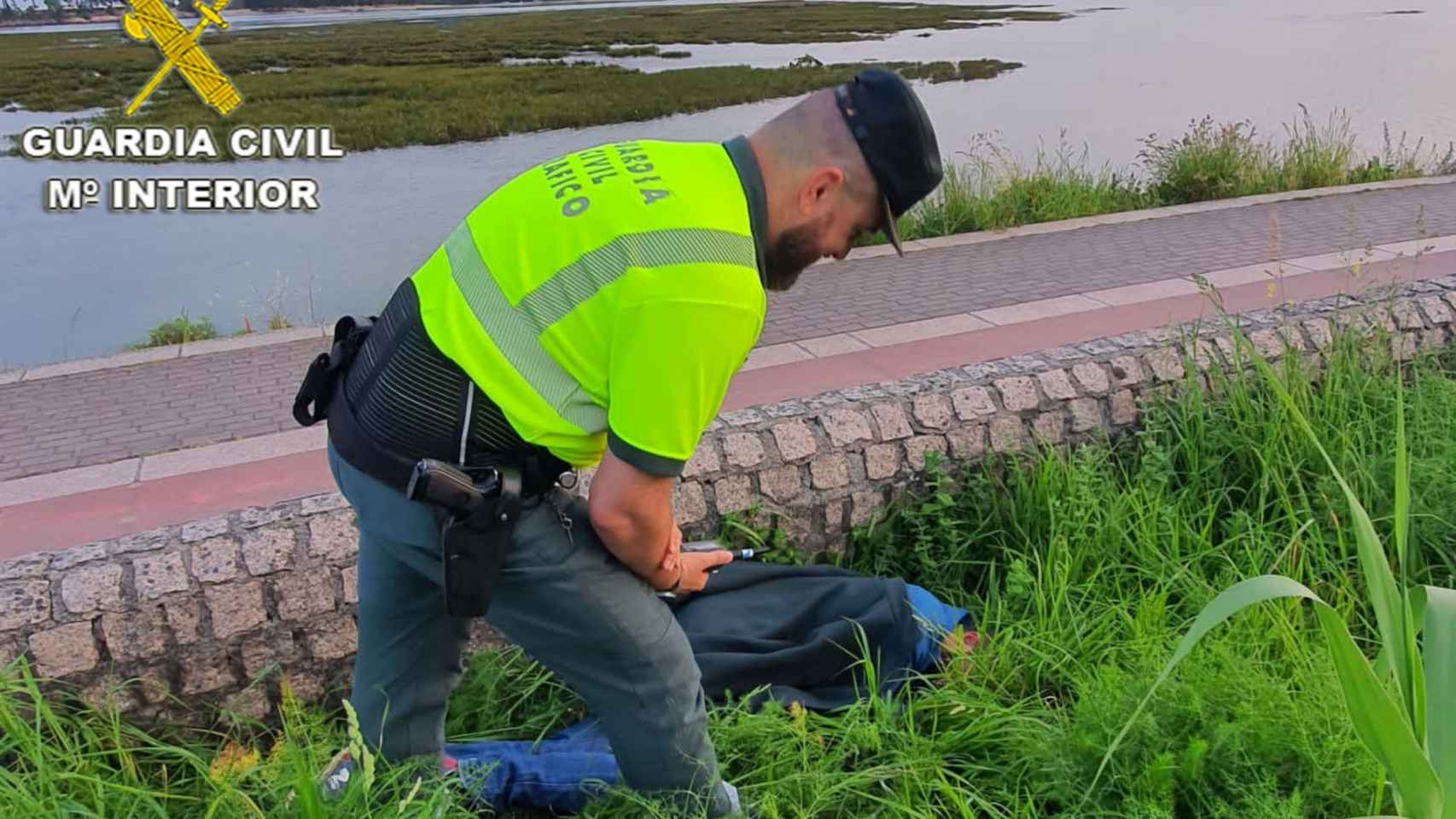 Localizan a un joven bebido entre la maleza en Baiona (Pontevedra)